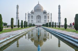 Taj Mahal, build by Shah Jahan 1632-1653 (20.000 workers)